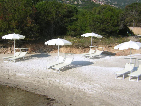 Le Ginestre 4*. Пляж