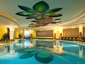 IC Green Palace 5*. Бассейн