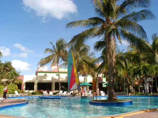 Islazul Club Amigo Tropical бассейн 1