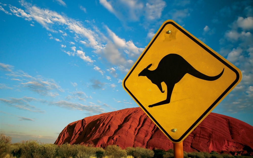 Гора Улуру и самый известный знак Австралии.
