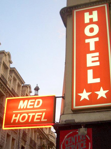 Med Hotel Nice 2*. Фасад