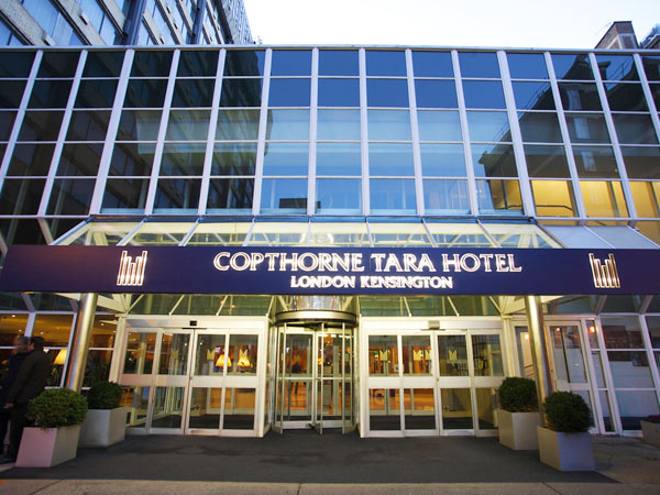 Copthorne Tara 4*. Фасад