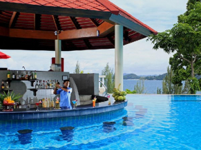 Aquamarine Resort & Villa бар у бассейна