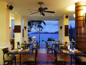 Aquamarine Resort & Villa ресторан 1