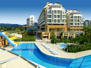 Hedef Resort Hotel & Spa бассейн