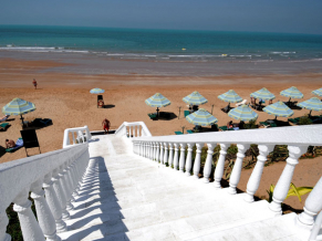 Beach Hotel By Bin Majid Hotels & Resorts пляж 1