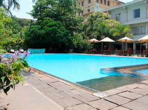 Ramada Hotel бассейн