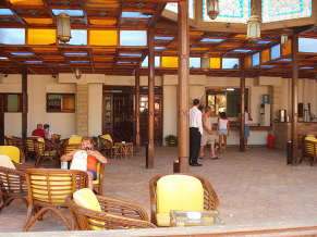 Al Mashrabiya Beach Resort бар