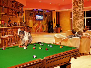 Amwaj Oyoun Hotel & Resort бильярд
