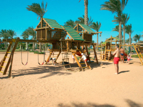 Amwaj Oyoun Hotel & Resort детская площадка