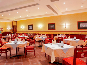 Amwaj Oyoun Hotel & Resort ресторан 2