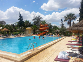 Daphne Club Sousse бассейн 1