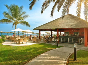 Fujairah Rotana Resort & Spa бар