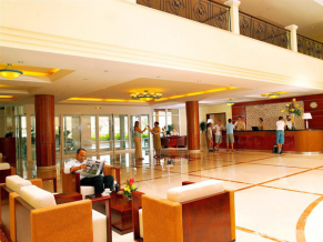 Fujairah Rotana Resort & Spa лобби