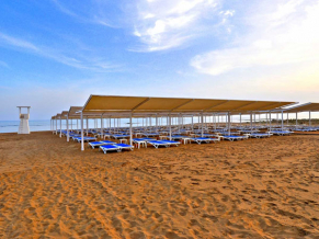 Ramada Resort Side пляж