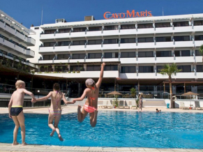 Cavo Maris Hotel бассейн