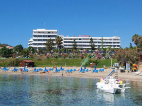 Cavo Maris Hotel пляж