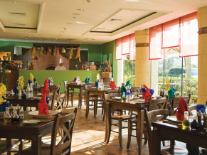 Coral Beach Resort Sharjah ресторан