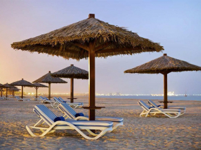 Hilton Al Hamra Beach & Golf Resort пляж