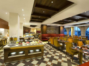 Hilton Al Hamra Beach & Golf Resort ресторан 2