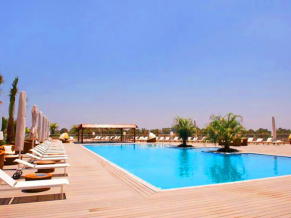 Ramada Hotel & Suites бассейн