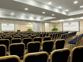Ramada Hotel & Suites конференц-зал