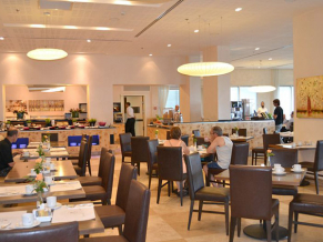 Ramada Hotel & Suites ресторан