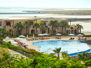 The Cove Rotana Resort Ras Al Khaimah бассейн 1