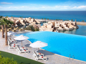 The Cove Rotana Resort Ras Al Khaimah бассейн