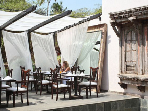 O Hotel Goa ресторан