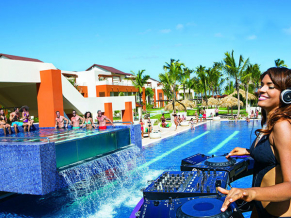 Breathless Punta Cana Hotel бассейн