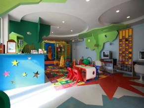 Kata Thani Beach Resort детская комната