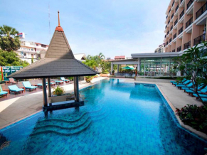 Hotel J Pattaya бассейн
