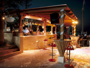Eri Beach & Village бар