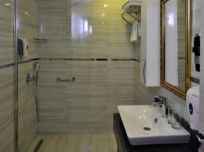 Azura Deluxe Resort & Spa ванная комната