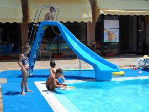 Macon Residence детский бассейн