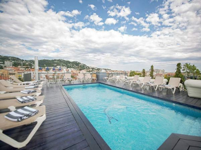 Best Western Cannes Riviera бассейн