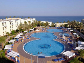 AA Grand Oasis Resort бассейн