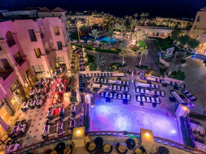 Cleopatra Luxury Resort Collection территория