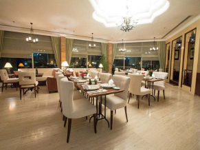 Danat Jebel Dhanna Resort ресторан 1