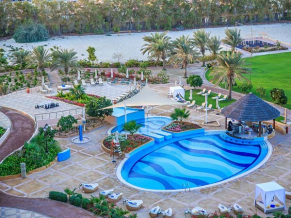 Danat Jebel Dhanna Resort территория