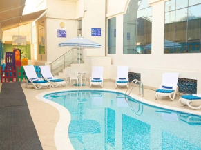 Lavender Hotel Sharjah бассейн 1