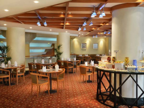 Swiss-Belhotel Sharjah ресторан 1