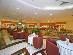 Al Bustan Centre & Residence ресторан 1