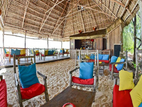 Ndame Beach Lodge бар 1