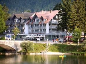 Alpinum Hotel Jezero 4*. Фасад