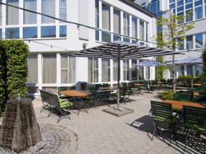Holiday Inn Munich - Unterhaching 4*. Территория
